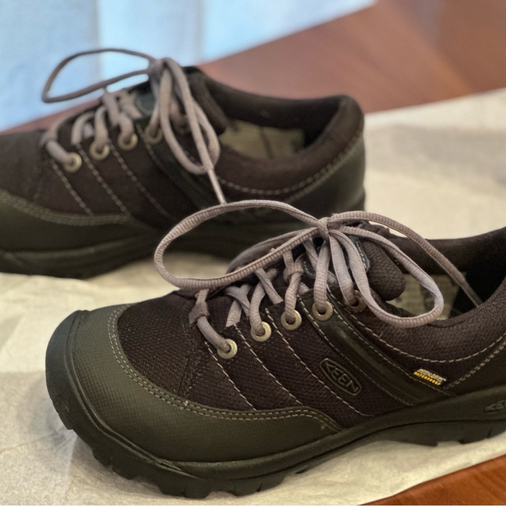Keen Presidio Black, so 5.5, barely worn